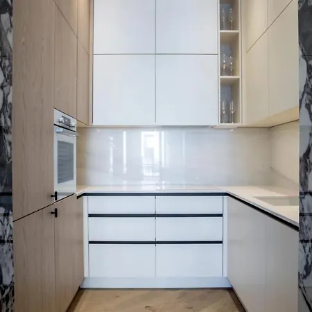106 Antibes - Luxurious 4-bedroom Rue D'antibes Apartmán